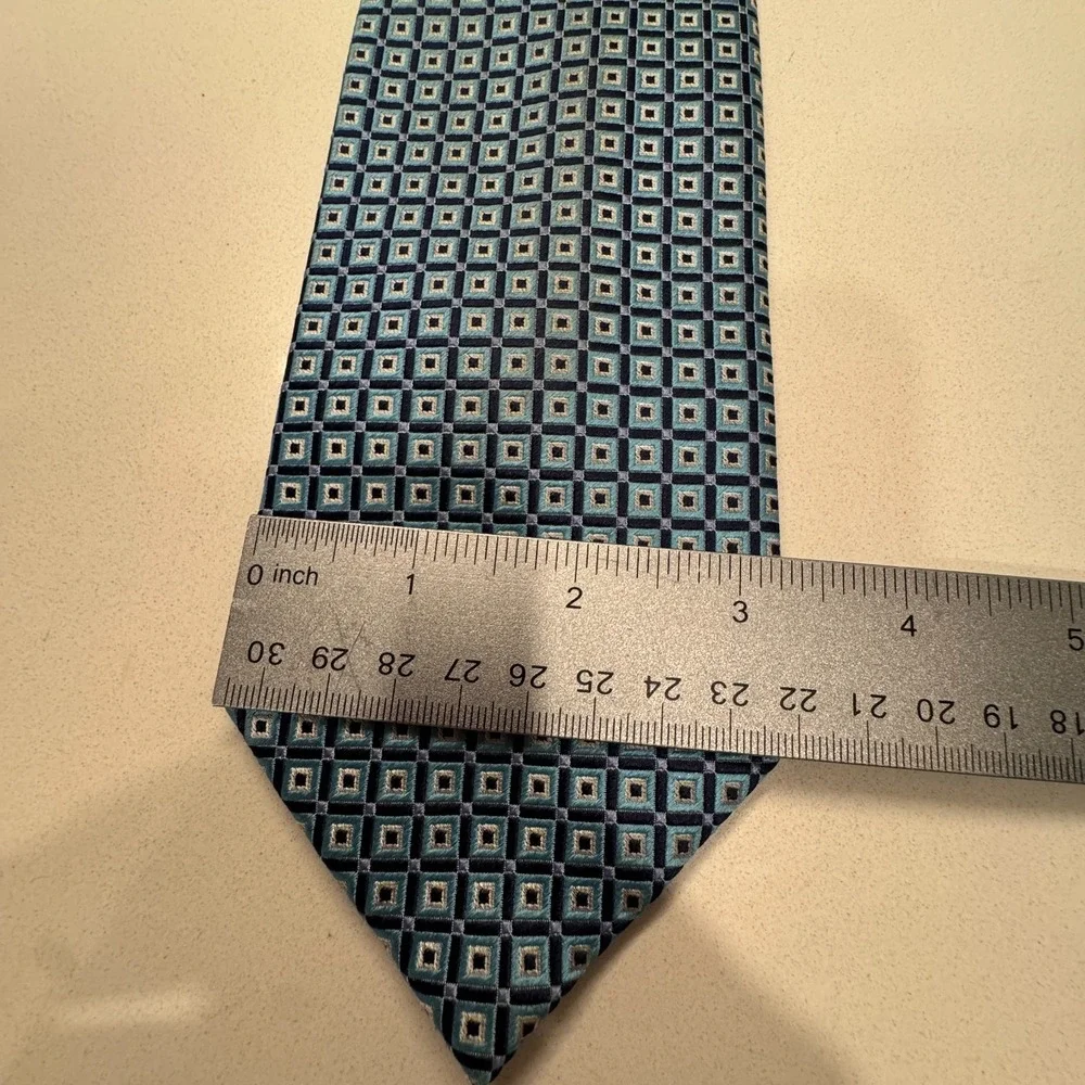 Chaps Tie Blue Geometric Square Hand Made‎ 100% Silk Old Money Preppy Casual